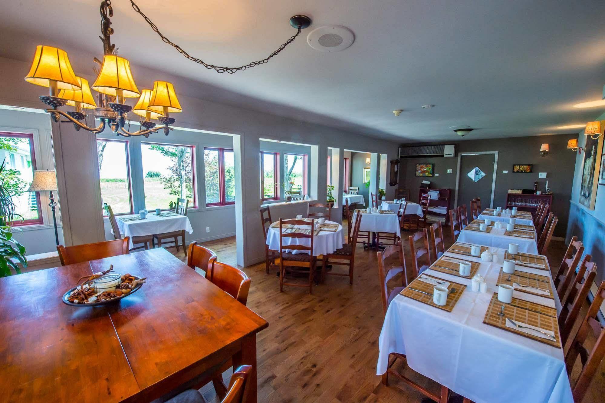 Auberge La Courtepointe เปอตีต-ริวิแยร์-แซ็งต์-ฟรองซัวส์ ภายนอก รูปภาพ